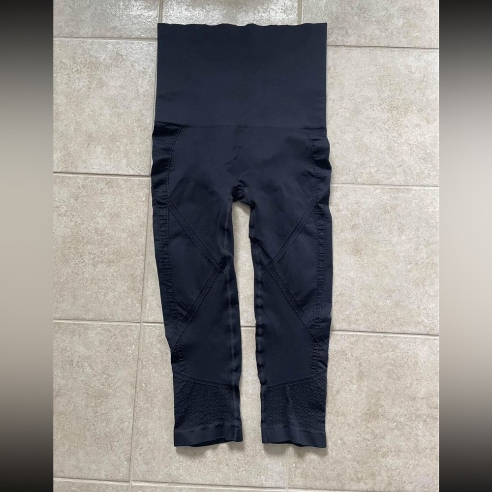 Mother Tucker By Belly Bandit Shapewear Active Capri Leggings Size L